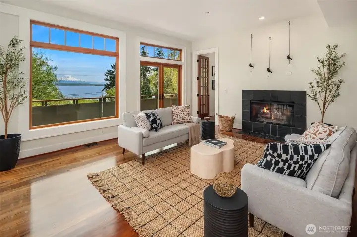 While away your days watching the clouds pass by Mount Tahoma aka Mt Rainier. Enjoy a fire for cozy winter evenings.