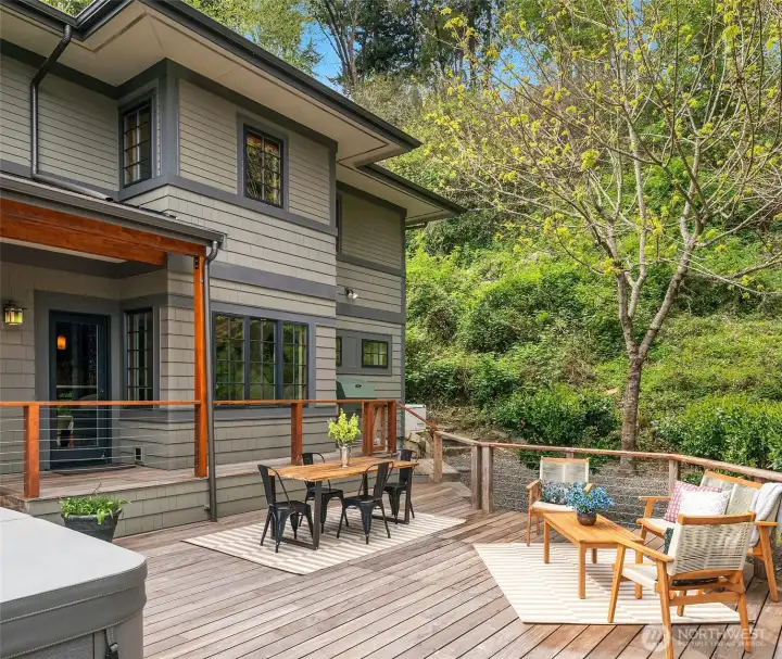 With access from the kitchen or the yard ... this is a fab spot for gatherings or contemplative quiet time.