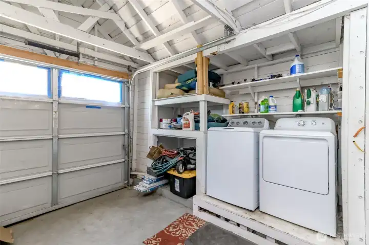 Washer & Dryer stay, too!