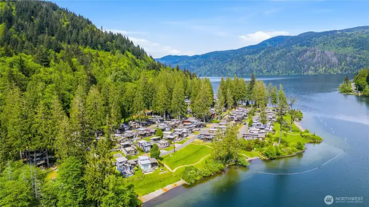 This lovely recreational community features private shoreline and waterfront green space providing easy access to swimming, paddling, boating, fishing and lakeside fun. This lovely recreational community features private shoreline and waterfront green space providing easy access to swimming, paddling, boating, fishing and lakeside fun.