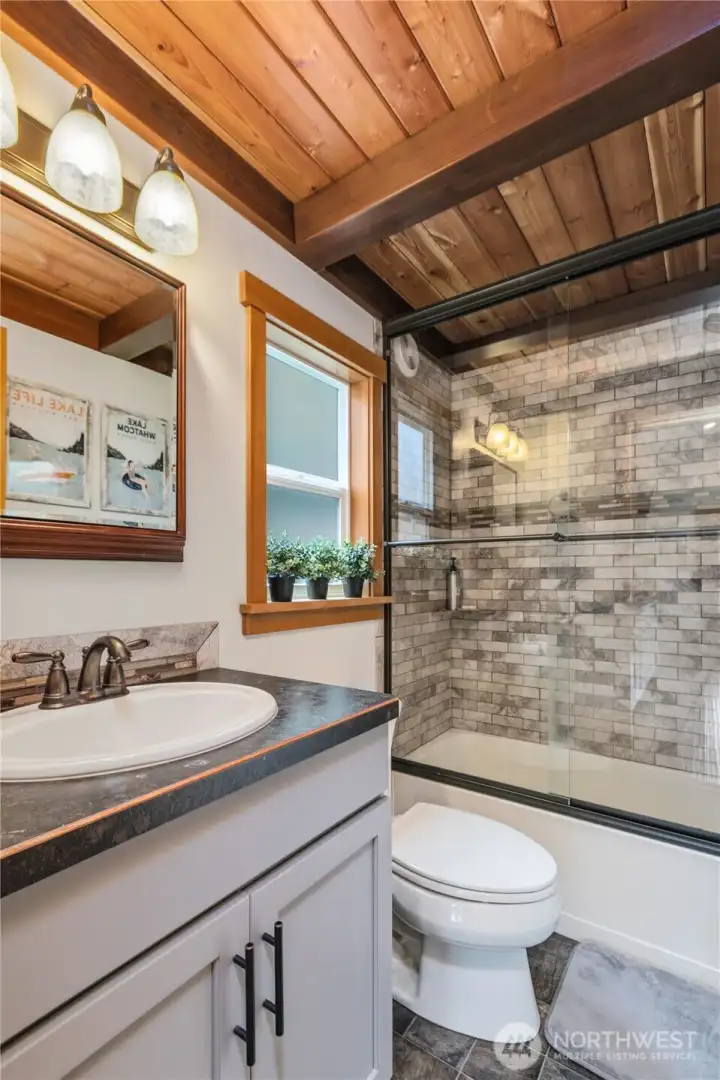 Stylish bath with tub/shower combo and contemporary finishes. Stylish bath with tub/shower combo and contemporary finishes.