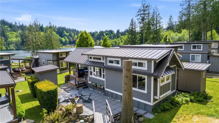 Modern exterior design with inviting outdoor spaces and thoughtful landscaping. Modern exterior design with inviting outdoor spaces and thoughtful landscaping.