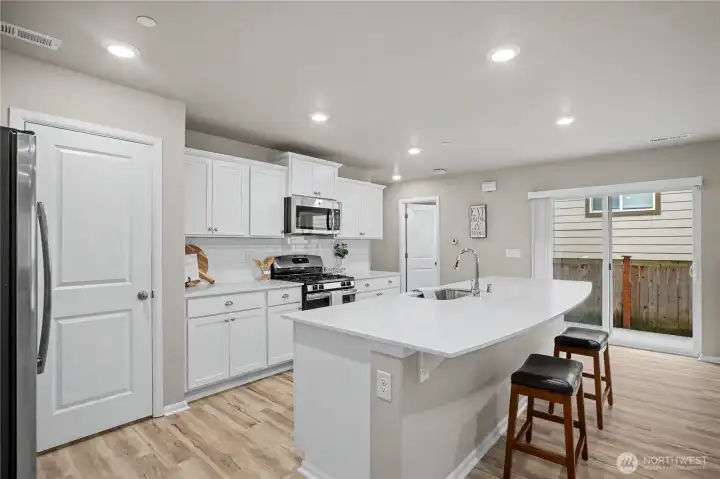 great entertaining kitchen!