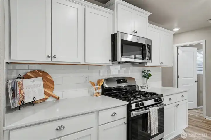 black/SS appliances and slow close drawers
