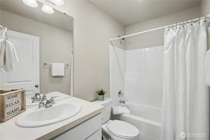 hall bathroom with tub/shower combo