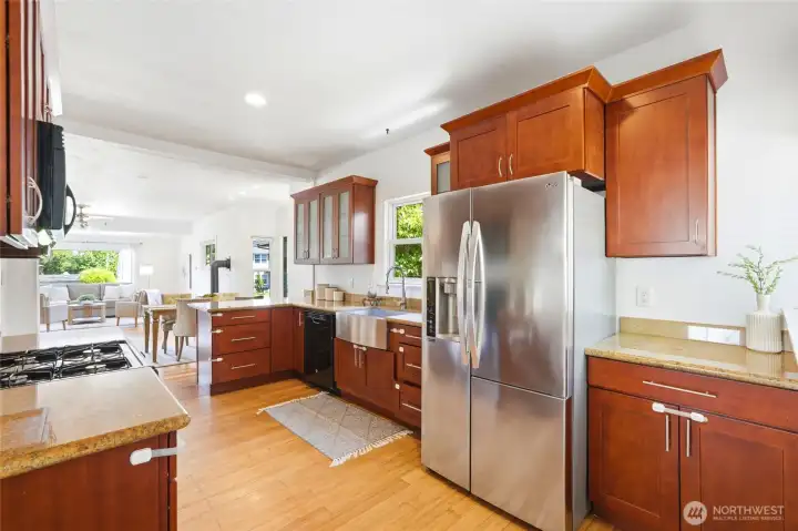 Kitchen w/ deep sink