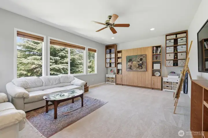 Large bonus room upstairs overlooks the golf course.