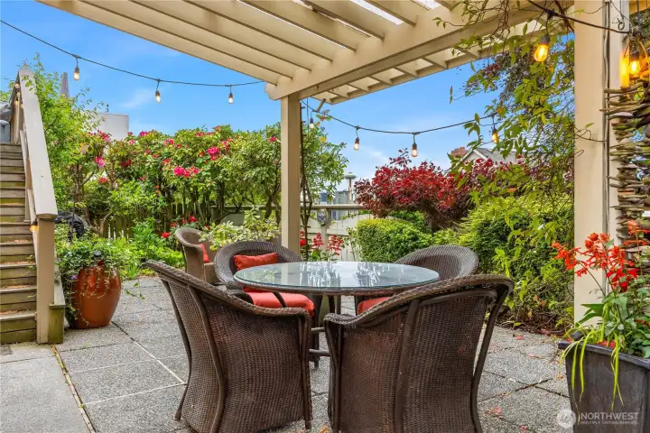 Professionally landscaped shared back yard, covered patio and BBQ. Professionally landscaped shared back yard, covered patio and BBQ.