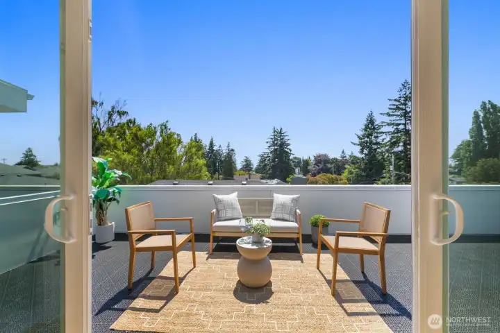 Direct access from the third-floor retreat to the expansive rooftop deck. Direct access from the third-floor retreat to the expansive rooftop deck.
