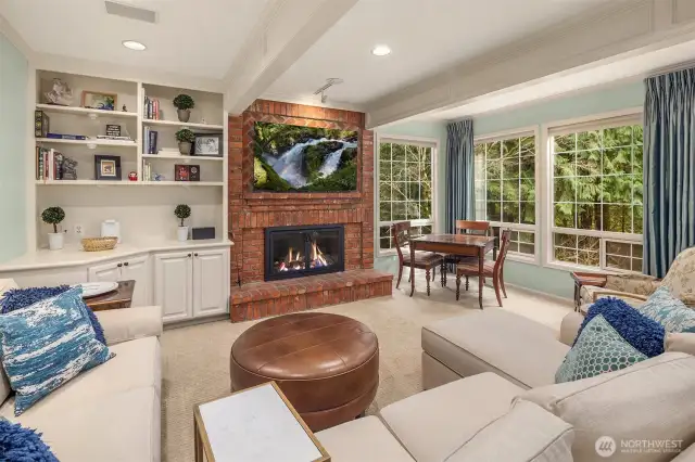 Great Room w/Greenbelt views