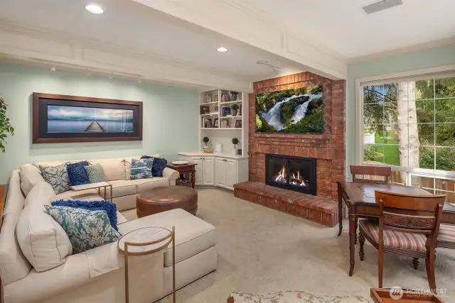 Great Room w/Fireplace and built-in shelving