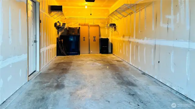 1 car garage with