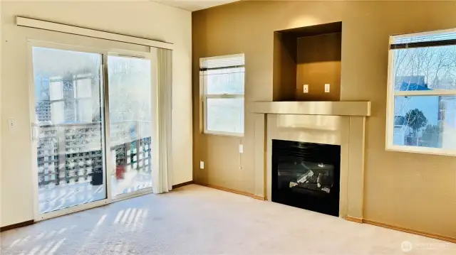 Livingroom with balcony access
