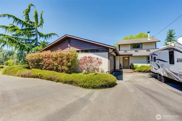 Mulkiteo Waterfront neighborhood! Beautiful home!