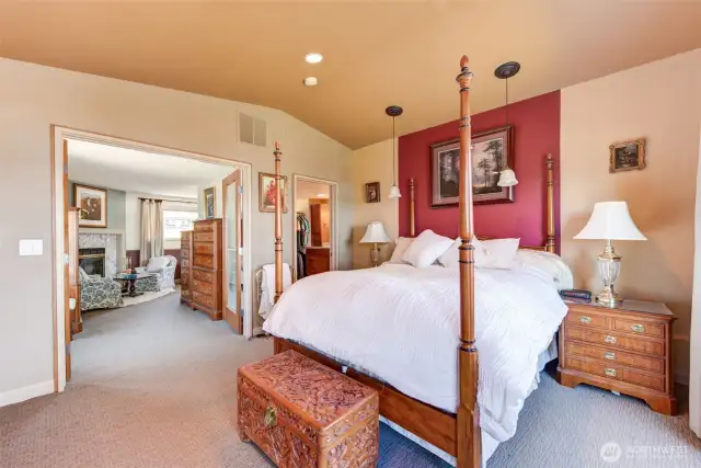 Spacious bedroom!