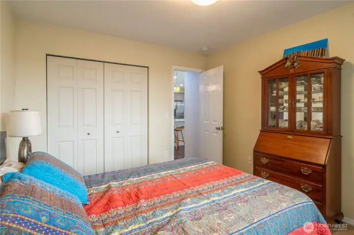 2nd bedroom