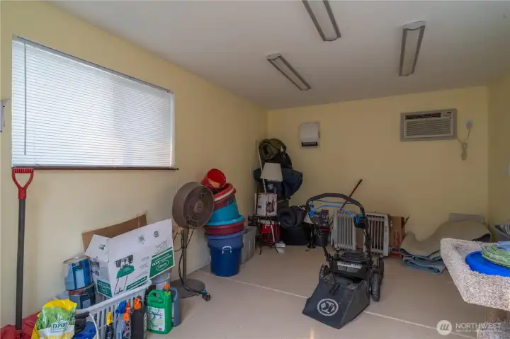 Inside od workshop fully insulated  with heat and A/C