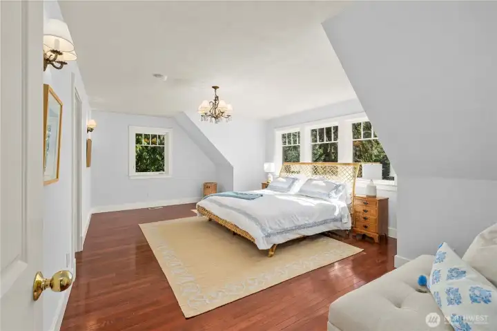 Upstairs, the primary suite is a true sanctuary, a luxurious travertine bath & a spacious dressing area.