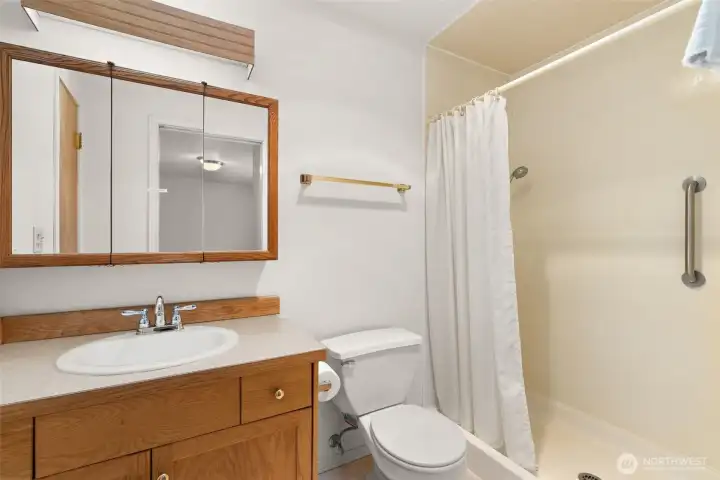 3/4 Ensuite Bathroom