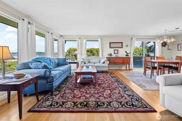 Living room has good views