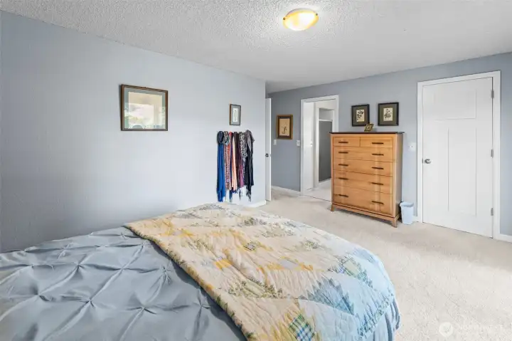 Primary also has private bath