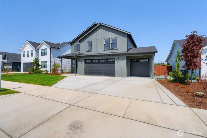 Pics are of a different 2601 Hattie plan home. Features and colors may differ.