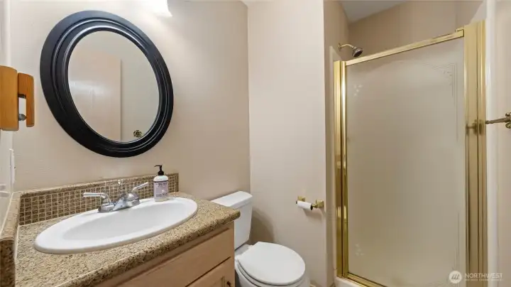 998 - Main 3/4 bath off hall