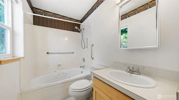998 - Main junior suite bath