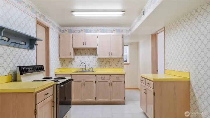 998 - Basement kitchen
