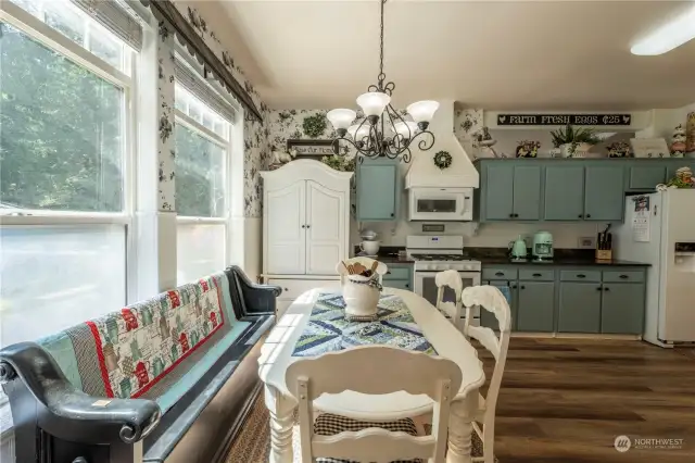 Casual kitchen dining nook