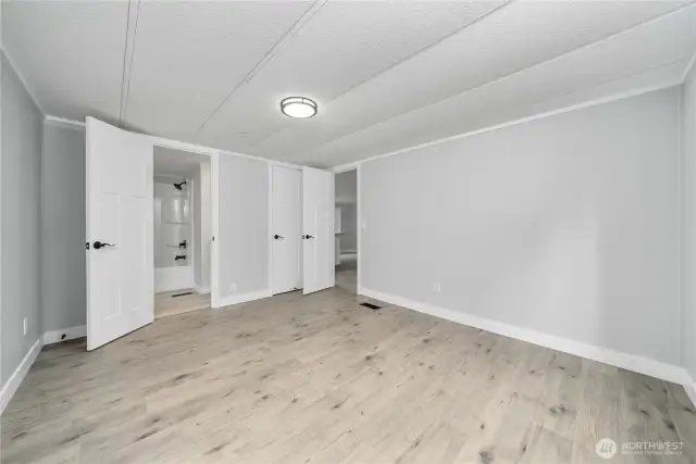 Primary Bedroom w/en suite!