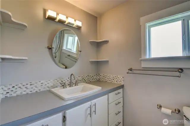 Very nicely updated bath