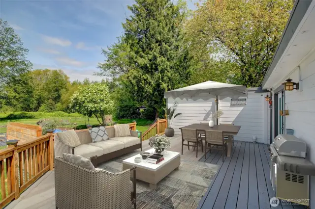 Virtually staged Deck