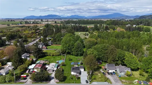 It's hard to find a country setting like this that is only about 3 minutes to Costco.