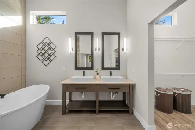 Primary en suite bath