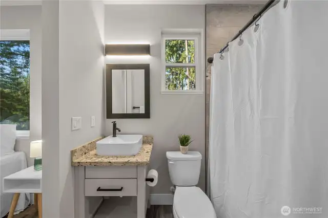 Junior Suite en suite bath