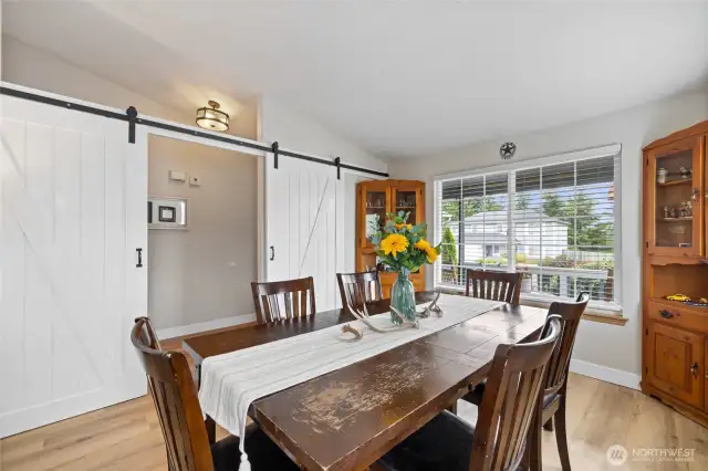 Flex room: dining, den or home office