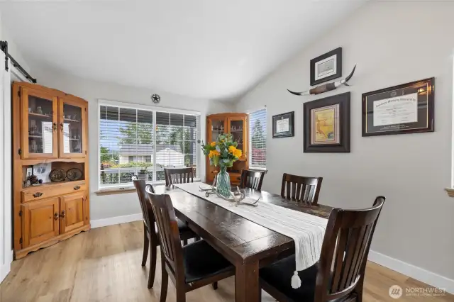 Flex room: dining, den or home office