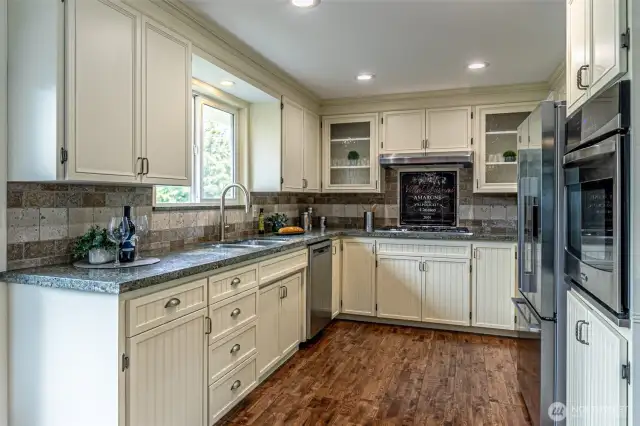 Main Kitchen w/granite counters & custom cabinets