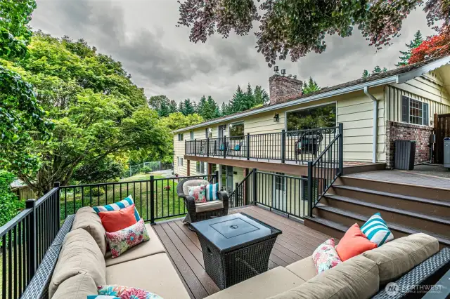 Entertainment deck