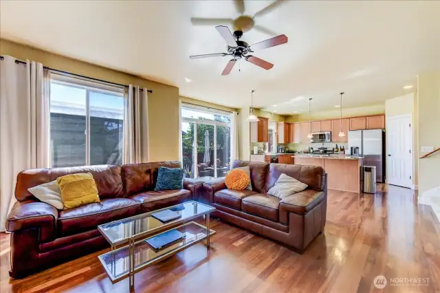 Open Concept ith and a eat in Kitchen