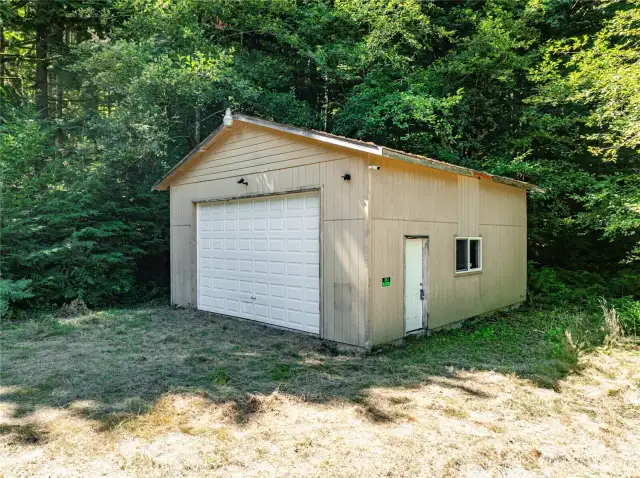 Store supplies in dry space while prepping to build.