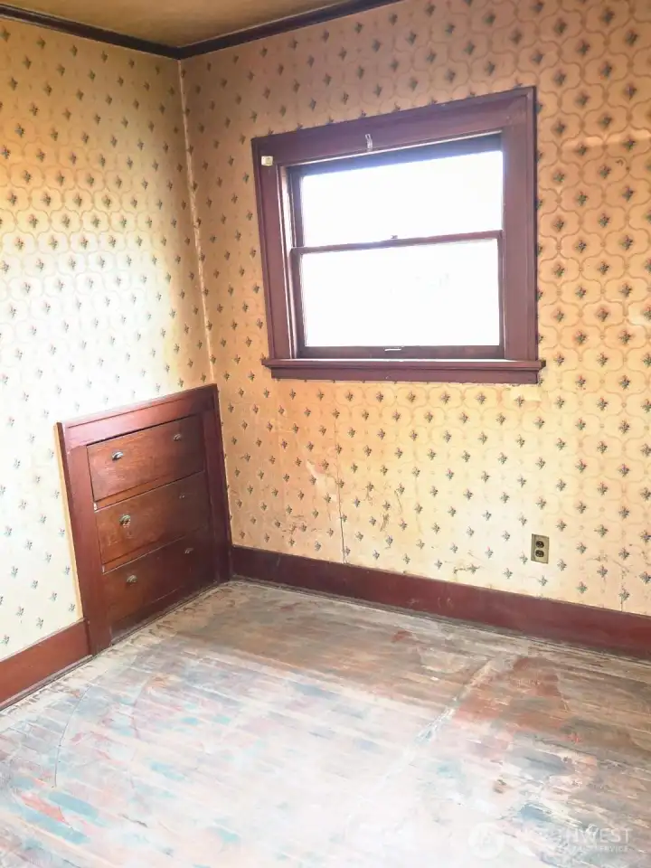 ...with built-in dresser drawers