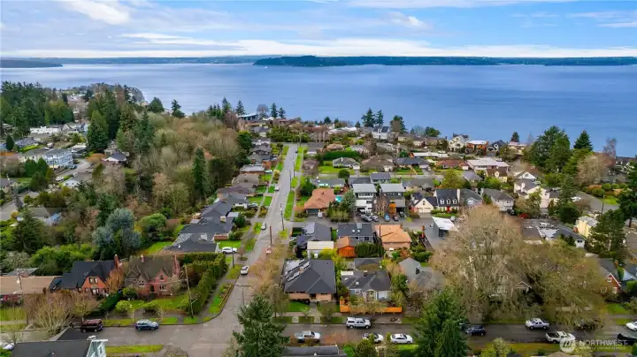 Idyllic North Admiral neighborhood!