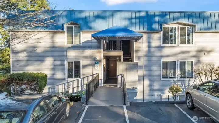 924 Shorewood Builing A