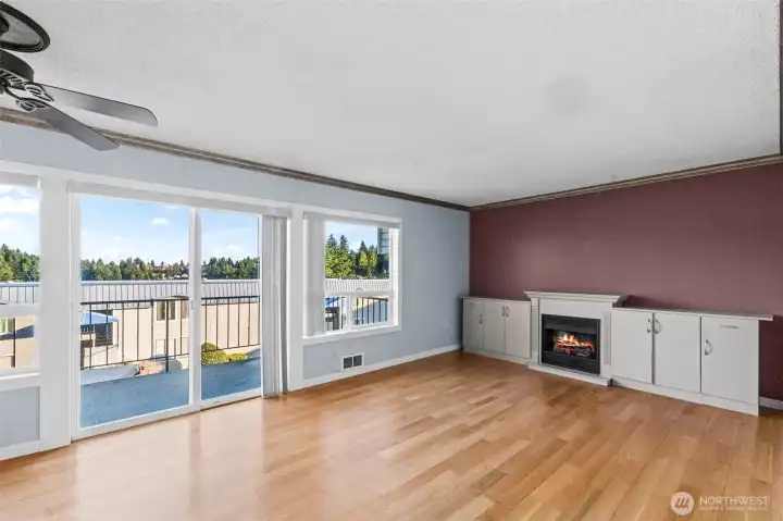 Wall of windows for gorgeous sunrises