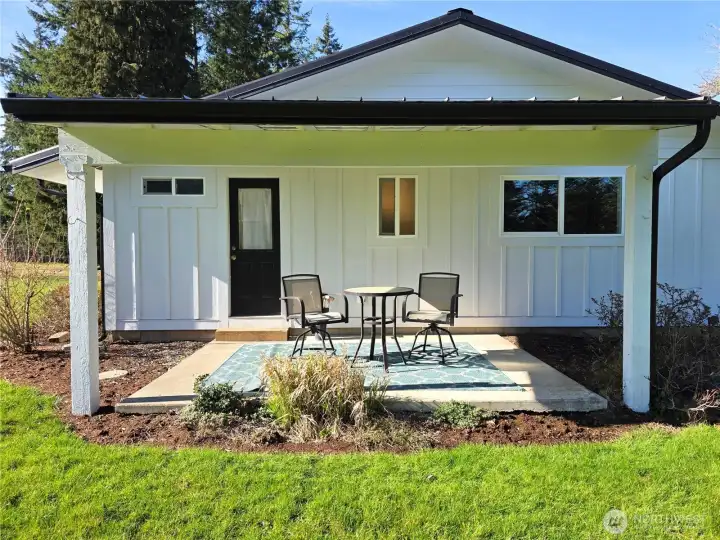 Private primary suite covered patio. Perfect for quiet mornings or evenings - the perfect area to unwind!