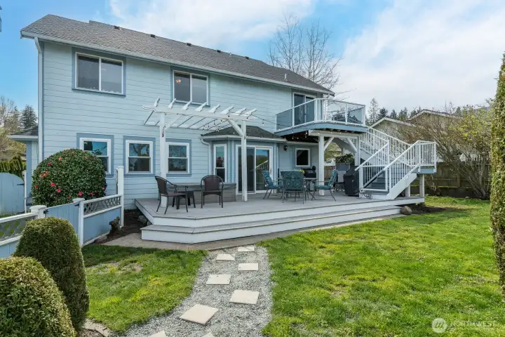 Great back yard deck!!!