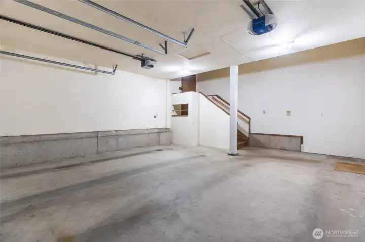 Oversized 2 car garage
