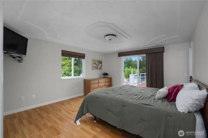 Primary bedroom with en suite and walk in closet